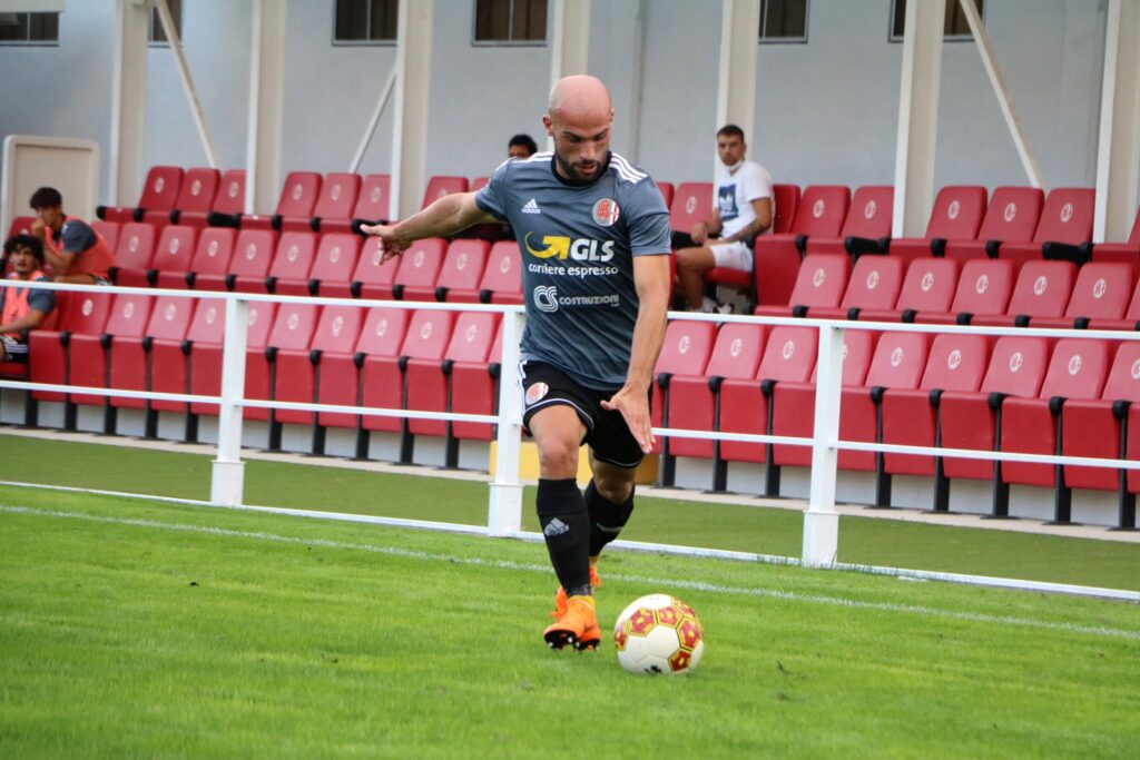 Luca Parodi, calciatore dell'Alessandria Calcio, in azione contro la Pistoiese nella prima giornata di Campionato di Serie C 2020/21