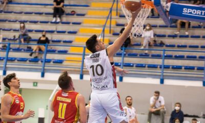 Fabi, giocatore del Derthona Basket, in azione durante Gara 1 del primo turno dei playoff di Serie A2 2020/21 contro Ravenna